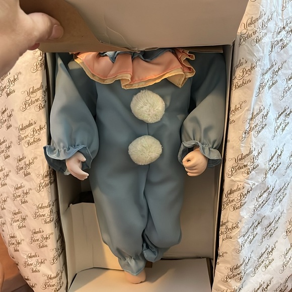 Clown figurine, numbered collectible. - Picture 5 of 7